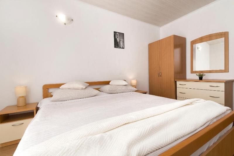 Apartments Skriveni Dvori - image 4