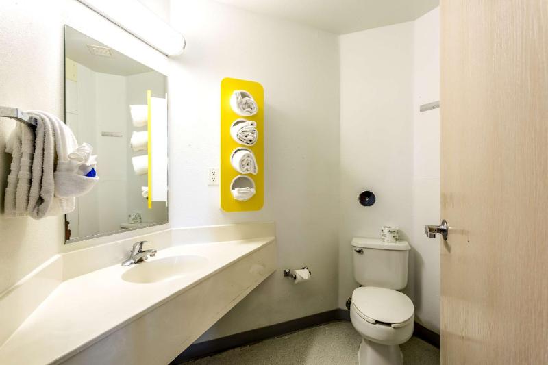 Quadruple Room - Non-Smoking image 3