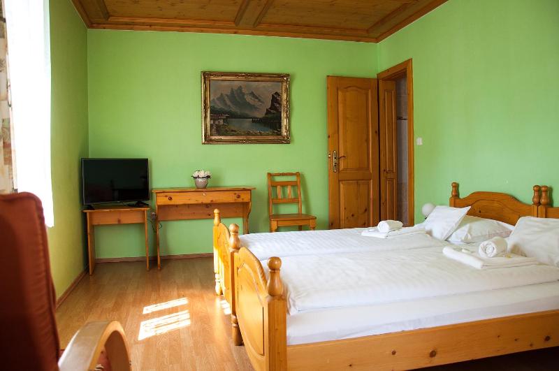Double Room image 3