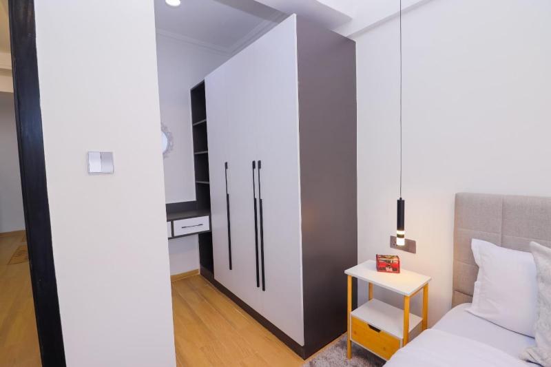 Chic 1BR in Marina Bay Westlands with rooftop pool annd gym - image 9