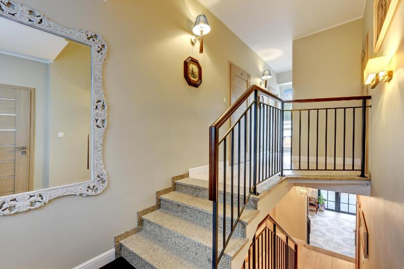 730 Art House - image 15