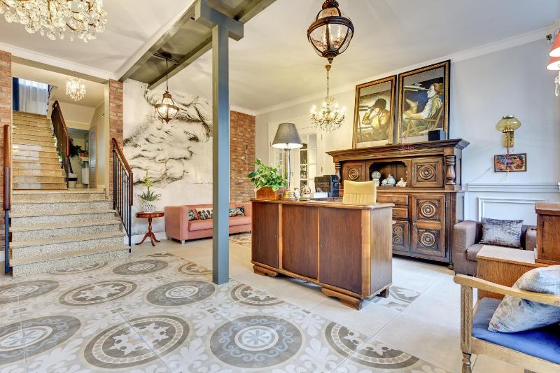 730 Art House - image 1