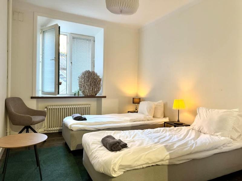 The Family Flat * 5 Beds * Central Gothenburg - image 4
