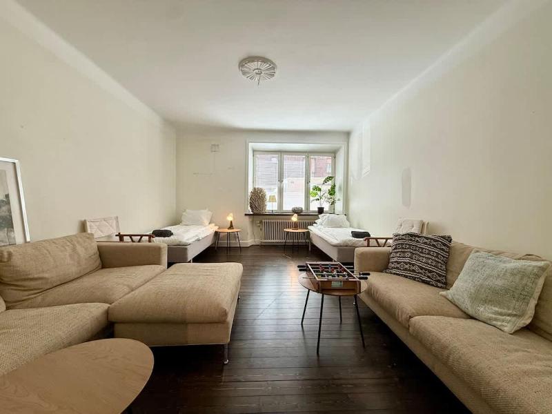 The Family Flat * 5 Beds * Central Gothenburg - image 10