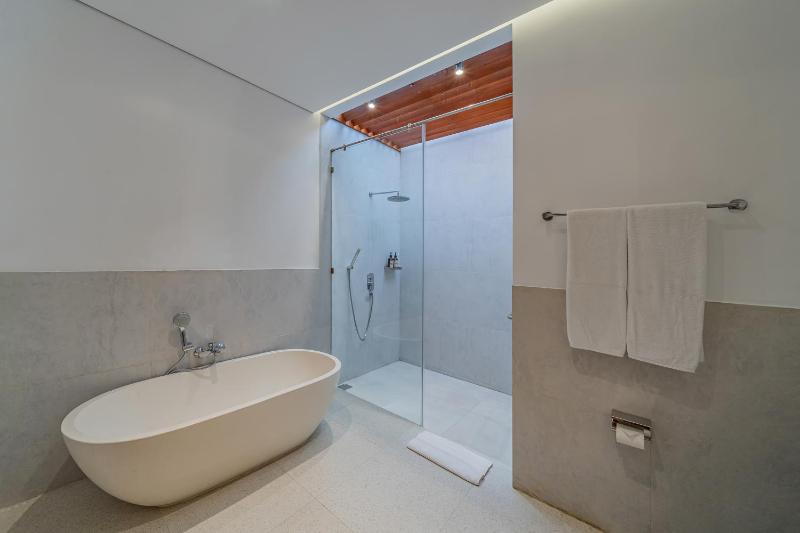 Garita - New Sleek 2BR Canggu Villa 10 Mins to Beach Life! - image 24