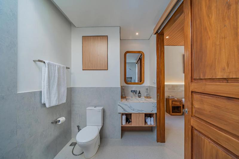 Garita - New Sleek 2BR Canggu Villa 10 Mins to Beach Life! - image 6