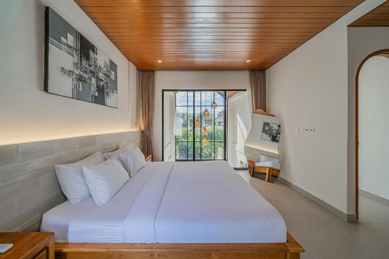 Garita - New Sleek 2BR Canggu Villa 10 Mins to Beach Life! - image 19