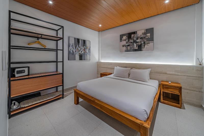 Garita - New Sleek 2BR Canggu Villa 10 Mins to Beach Life! - image 7