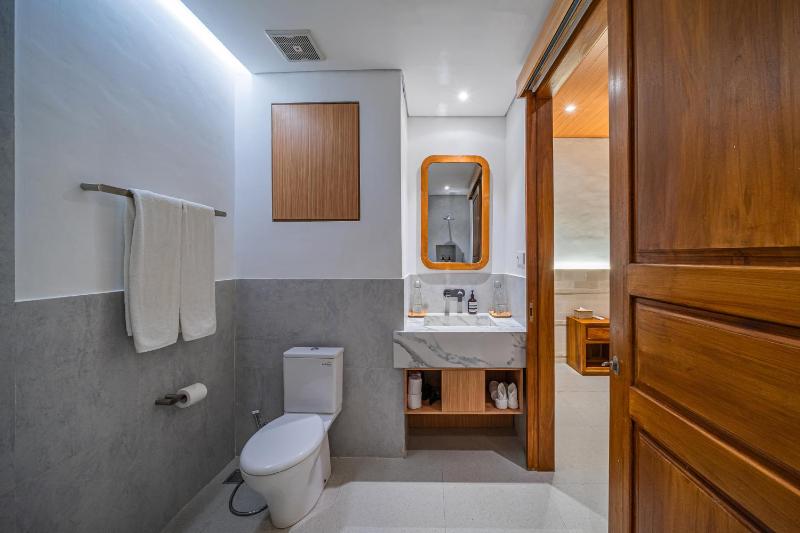 Garita - New Sleek 2BR Canggu Villa 10 Mins to Beach Life! - image 17