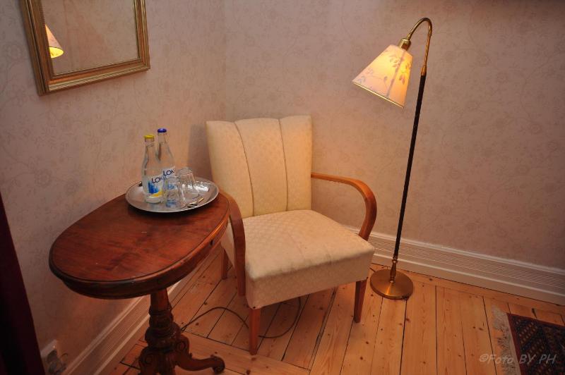 Twin Room image 3