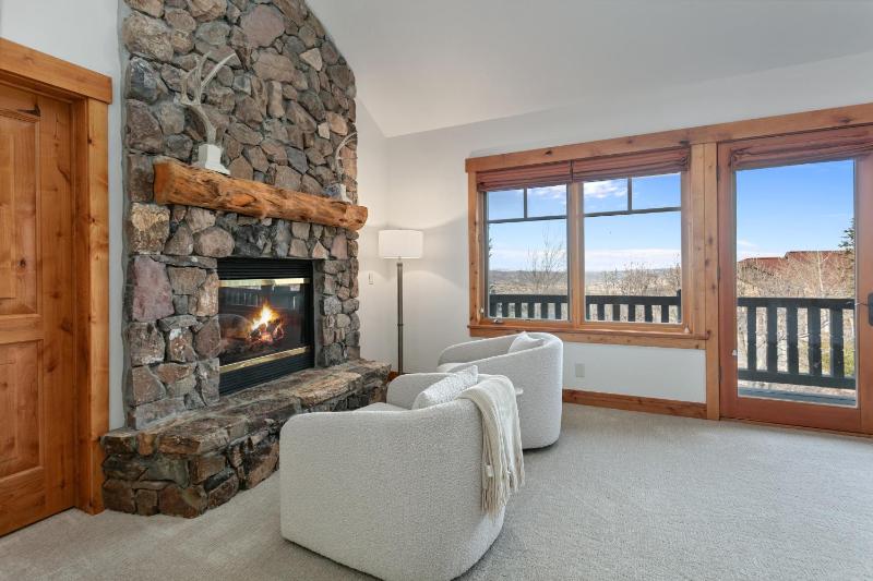 5BR Retreat with Hot Tub at Deer Valley Base condo - image 11