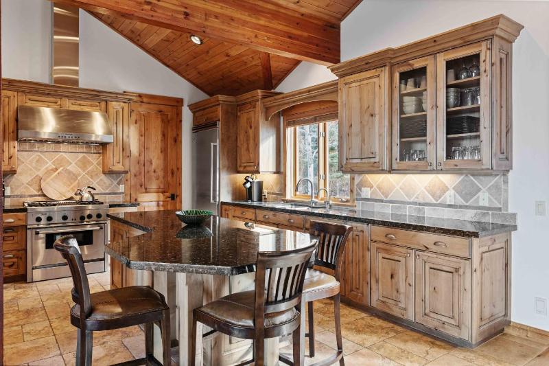 5BR Retreat with Hot Tub at Deer Valley Base condo - image 23
