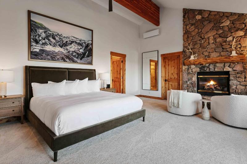 5BR Retreat with Hot Tub at Deer Valley Base condo - image 19