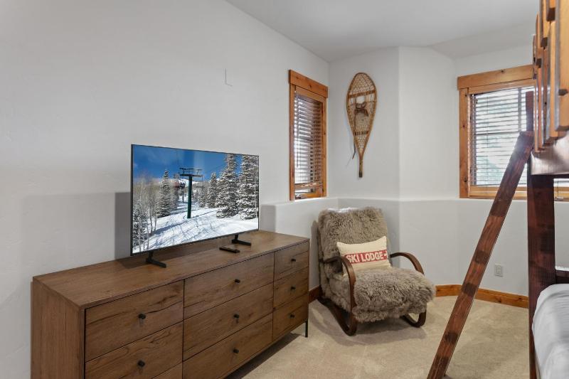 5BR Retreat with Hot Tub at Deer Valley Base condo - image 22