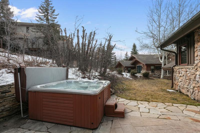 5BR Retreat with Hot Tub at Deer Valley Base condo - image 21