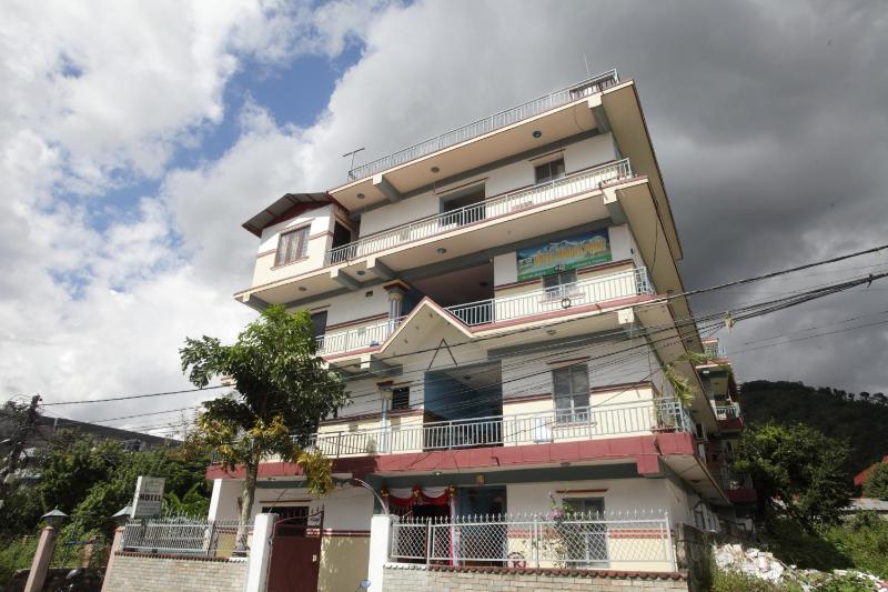 OYO 618 Hotel Middle Point - image 8