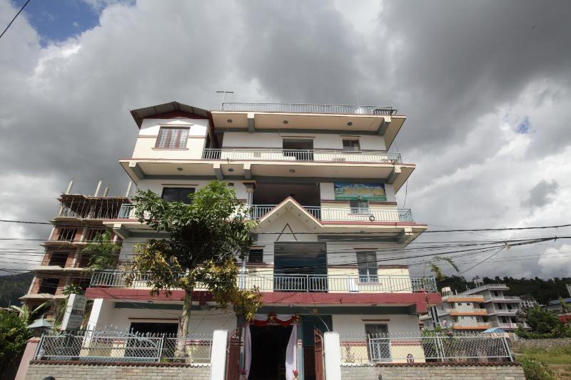OYO 618 Hotel Middle Point - image 12