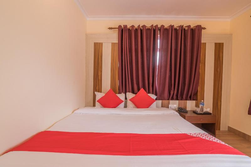 OYO 762 Hotel Middle Sky - image 3