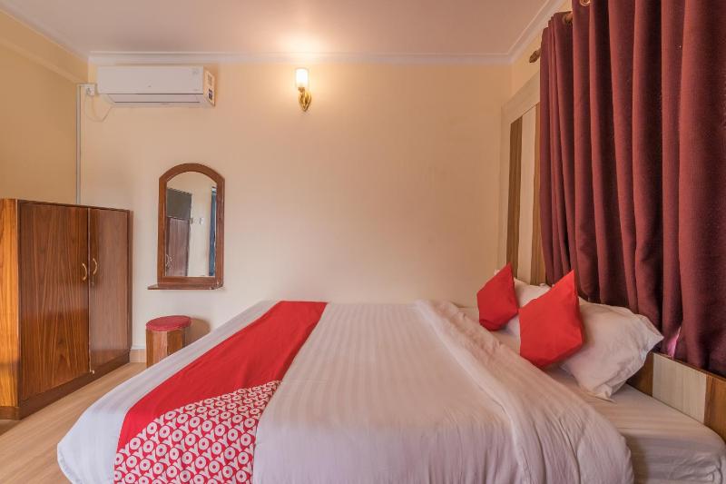 OYO 762 Hotel Middle Sky - image 14