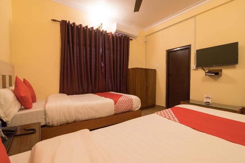 OYO 762 Hotel Middle Sky - image 11
