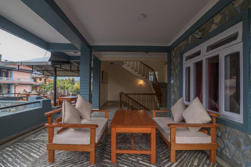OYO 762 Hotel Middle Sky - image 2