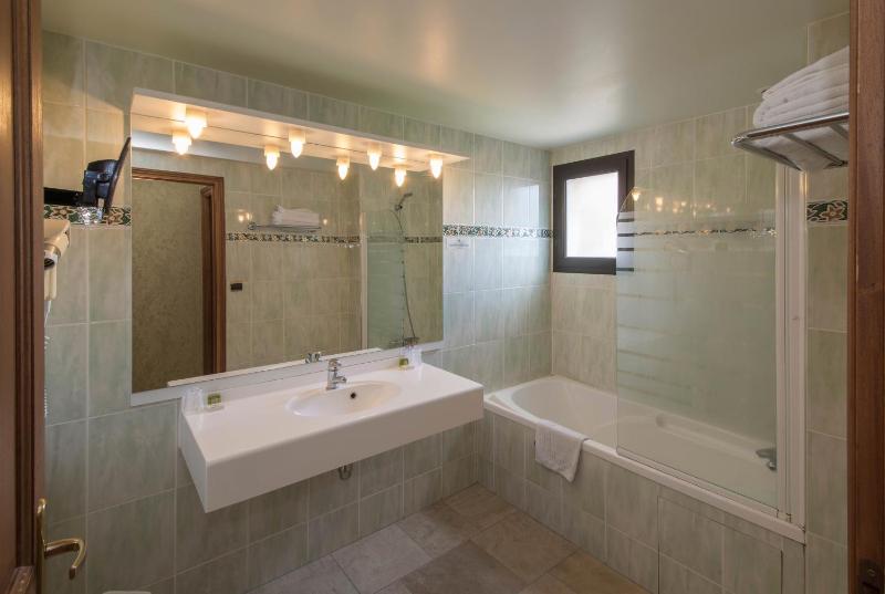 Quadruple Room image 3