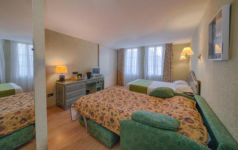 Quadruple Room image 2