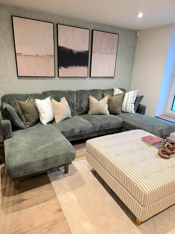 Chic Central Cheltenham Home for 8 - image 11