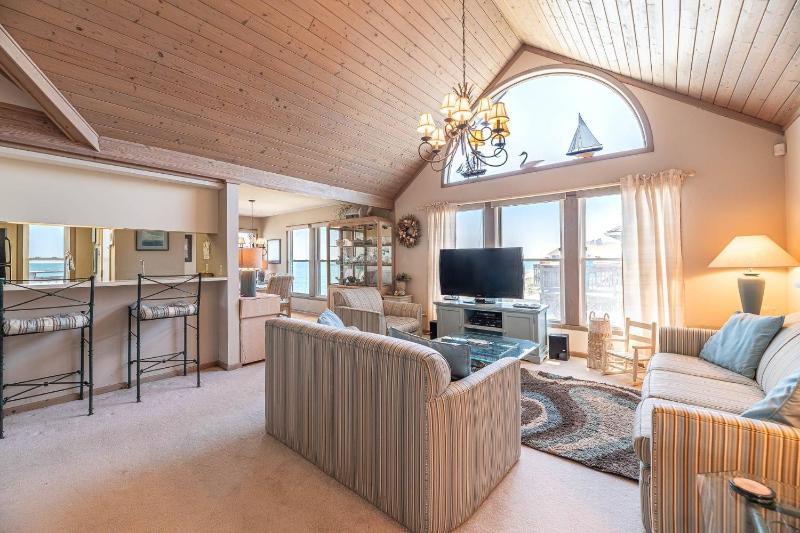 Ocean Song - 2 Bedroom Oceanfront Penthouse Condo in Kill Devil Hills Spacious Layout - image 22