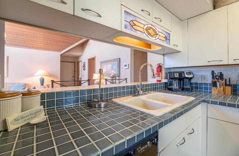 Ocean Song - 2 Bedroom Oceanfront Penthouse Condo in Kill Devil Hills Spacious Layout - image 27