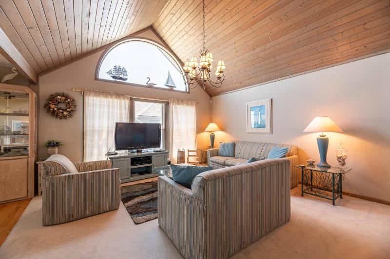 Ocean Song - 2 Bedroom Oceanfront Penthouse Condo in Kill Devil Hills Spacious Layout - image 12