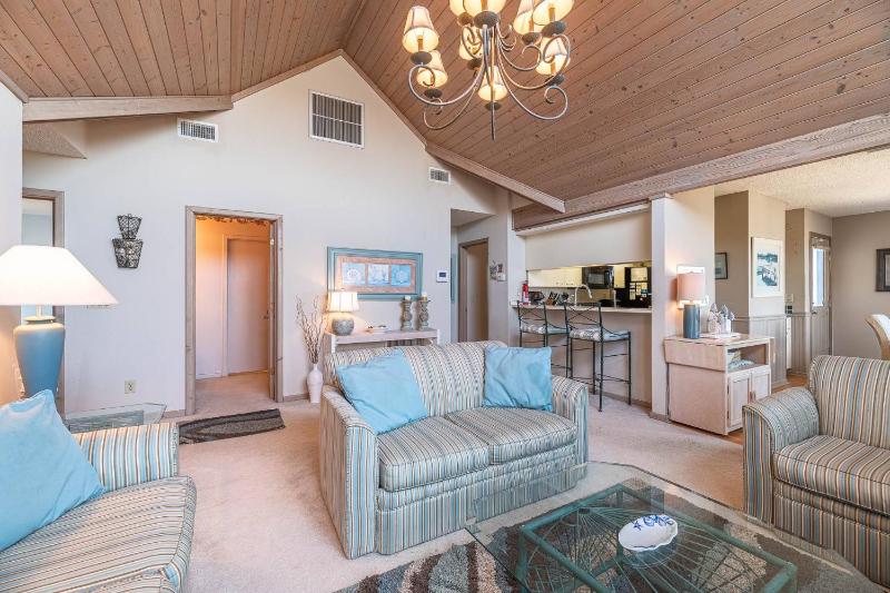 Ocean Song - 2 Bedroom Oceanfront Penthouse Condo in Kill Devil Hills Spacious Layout - image 17