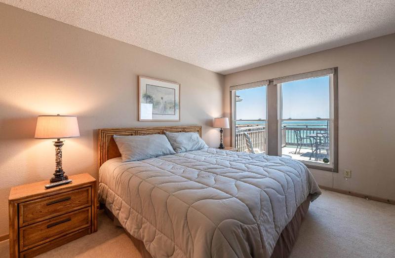 Ocean Song - 2 Bedroom Oceanfront Penthouse Condo in Kill Devil Hills Spacious Layout - image 6