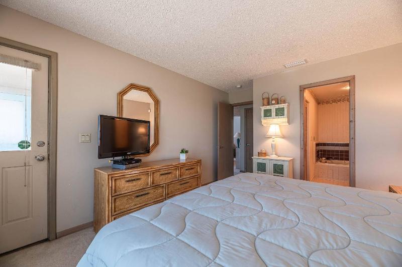 Ocean Song - 2 Bedroom Oceanfront Penthouse Condo in Kill Devil Hills Spacious Layout - image 30