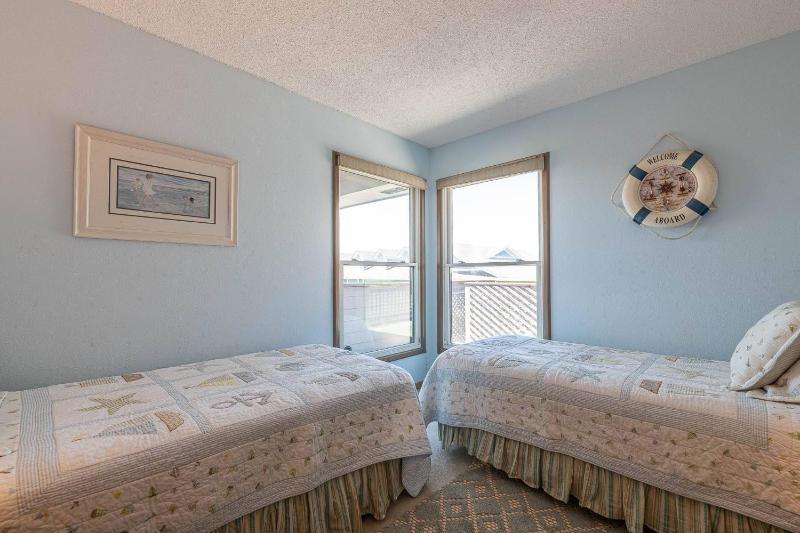 Ocean Song - 2 Bedroom Oceanfront Penthouse Condo in Kill Devil Hills Spacious Layout - image 40