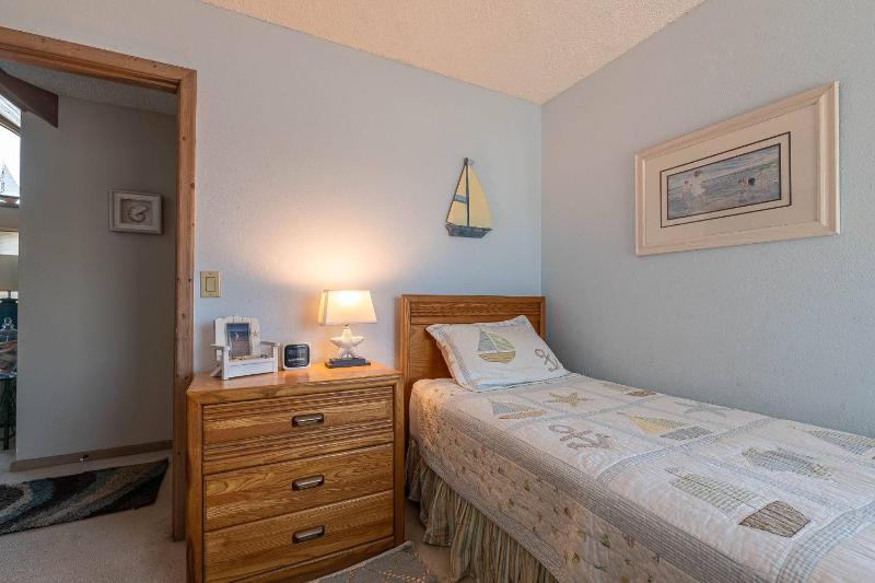 Ocean Song - 2 Bedroom Oceanfront Penthouse Condo in Kill Devil Hills Spacious Layout - image 37