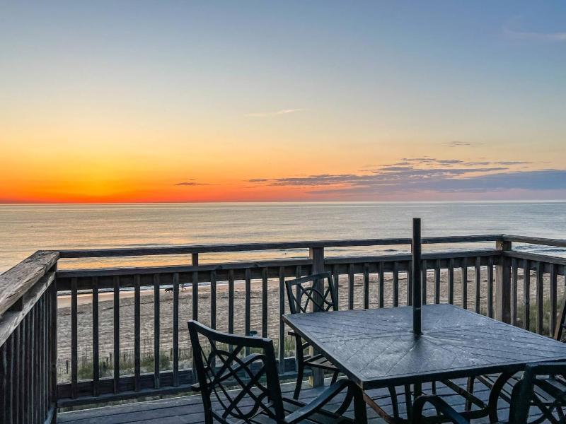 Ocean Song - 2 Bedroom Oceanfront Penthouse Condo in Kill Devil Hills Spacious Layout - image 7