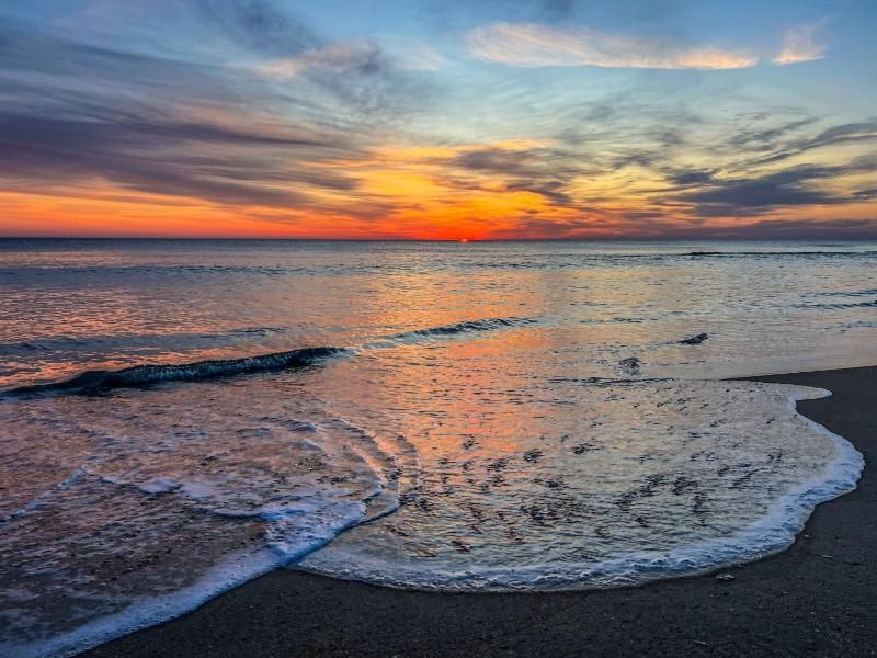 Ocean Song - 2 Bedroom Oceanfront Penthouse Condo in Kill Devil Hills Spacious Layout - image 3