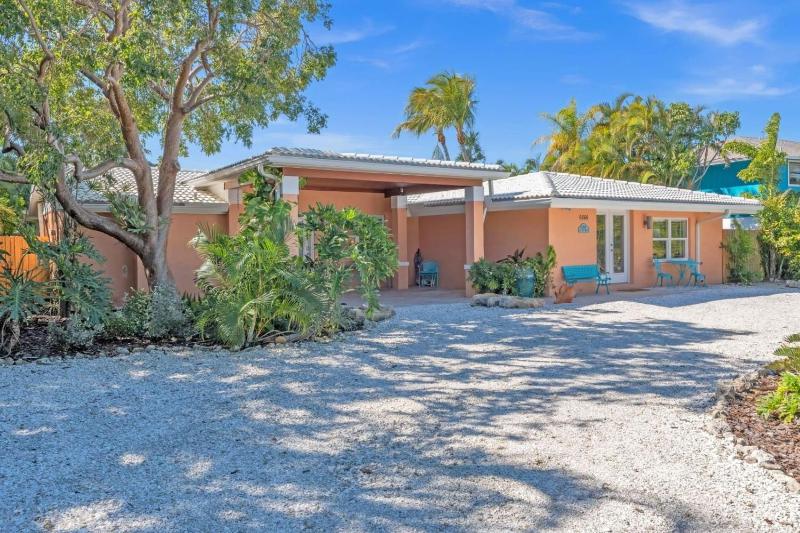 Lake by the Beach home - image 9