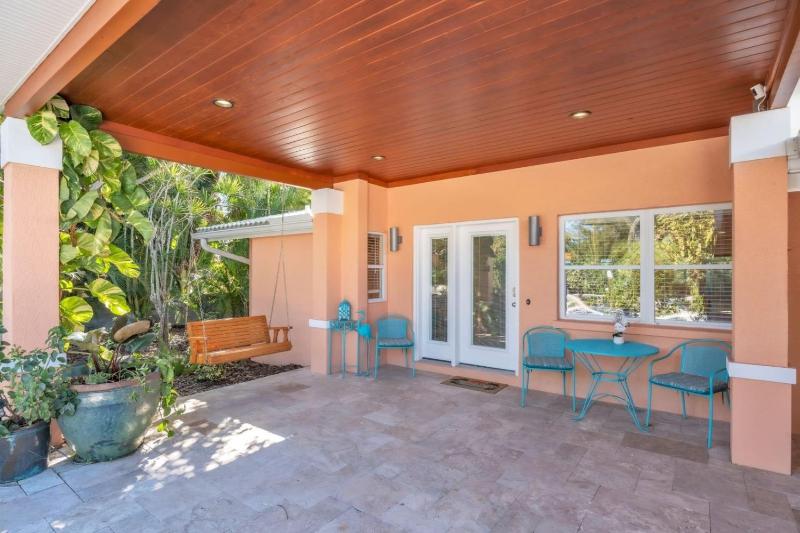 Lake by the Beach home - image 14