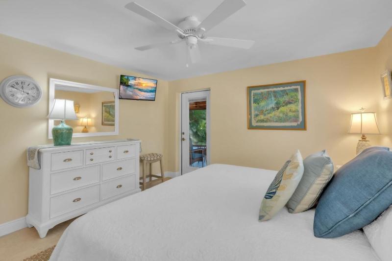 Lake by the Beach home - image 31