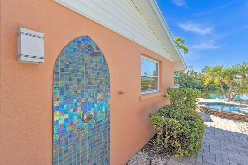 Lake by the Beach home - image 11