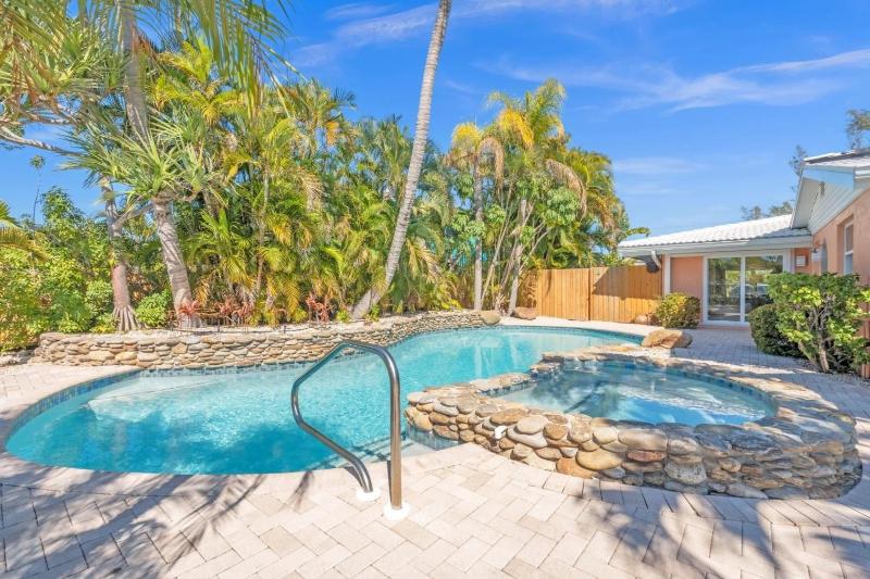 Lake by the Beach home - image 21
