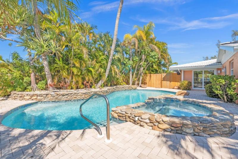 Lake by the Beach home - image 15