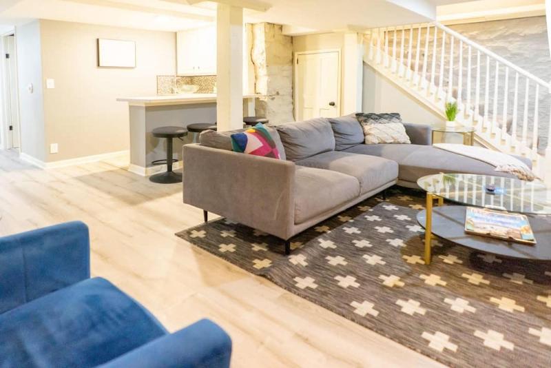 Posh 4 floor Soulard Family Home ABODEbucks - image 9