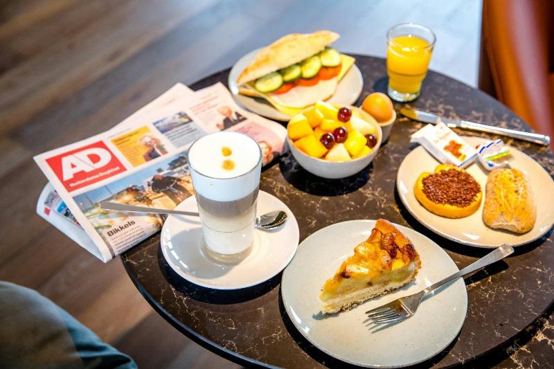 Motel One Rotterdam - image 3