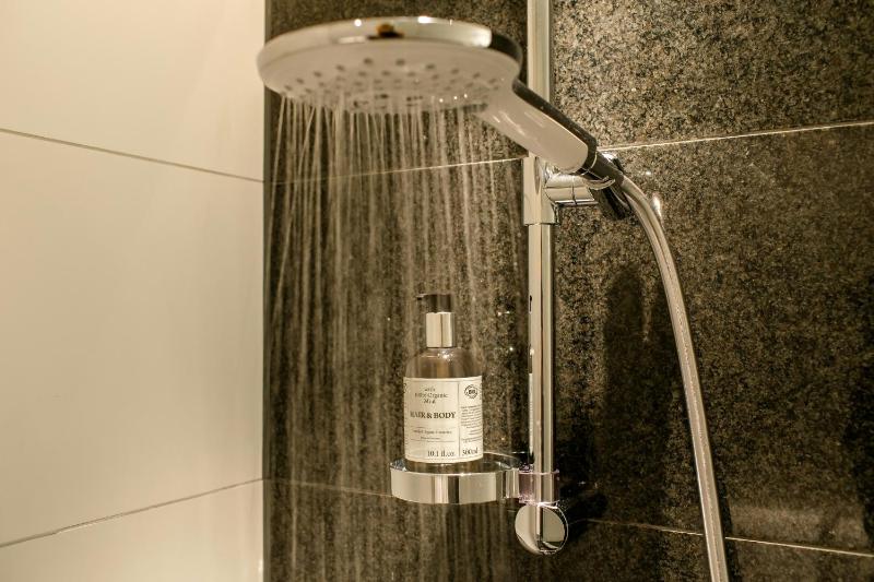 Motel One Salzburg-Mirabell - image 11