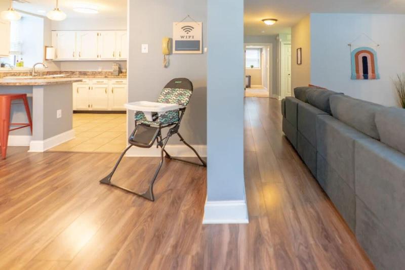 Lovely CWE 2BR with Private Parking ABODEbucks - image 9