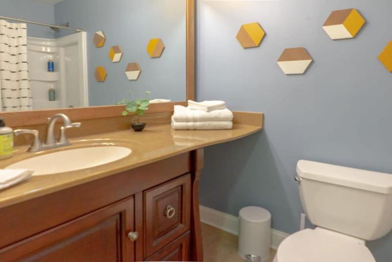 Lovely CWE 2BR with Private Parking ABODEbucks - image 16