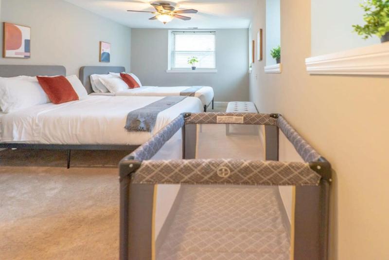 Lovely CWE 2BR with Private Parking ABODEbucks - image 12
